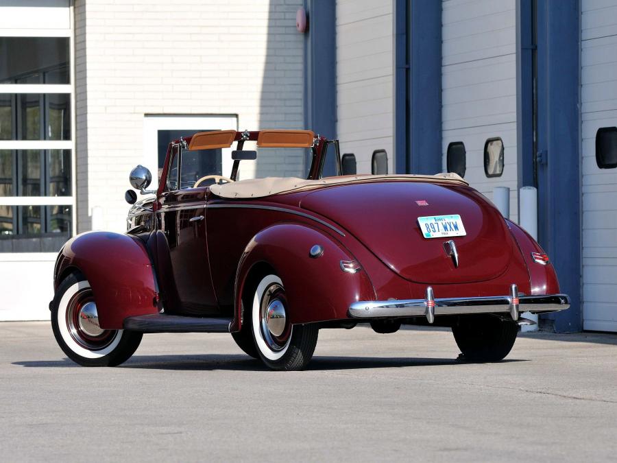  Ford V8 Deluxe Convertible Coupe 1940 года  (фото 21 из 26)